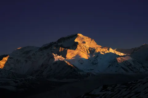 Golden Peak 4K Wallpaper · mountains · 3840×2560