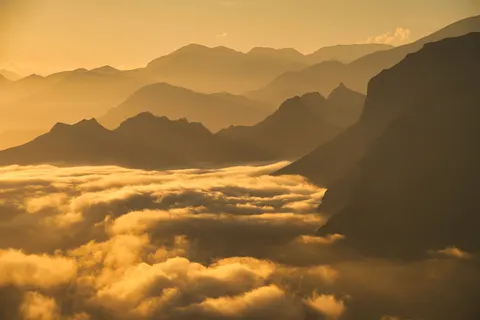 Golden Peak 4K Wallpaper · mountains · 3840×2560