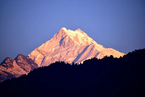 Golden Peak 4K Wallpaper · mountains · 3840×2560