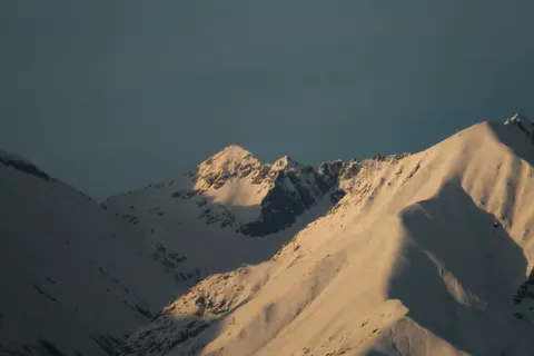 Golden Peak 4K Wallpaper · mountains · 3840×2560