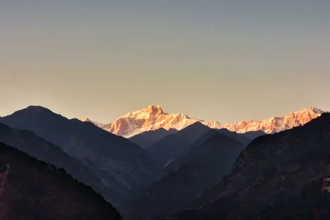 Golden Peak 4K Wallpaper · mountains · 3840×2560