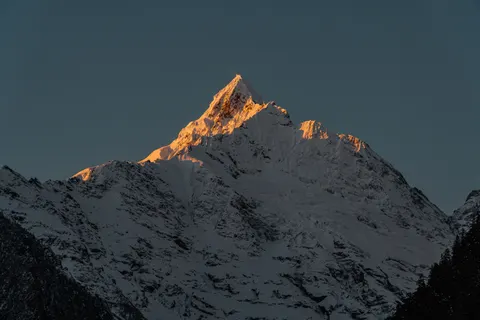 Golden Peak 4K Wallpaper · mountains · 3840×2560