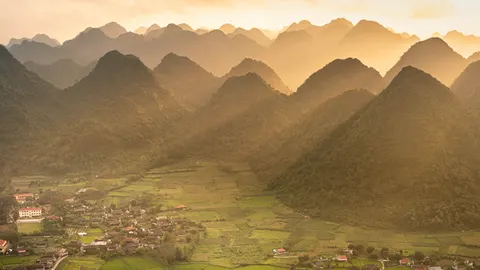 Golden Peak 4K Wallpaper · mountains · 3840×2160