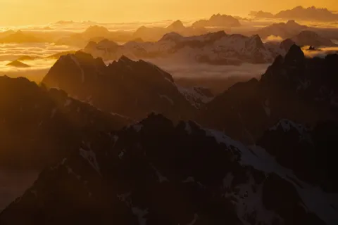 Golden Peak 4K Wallpaper · mountains · 3840×2560