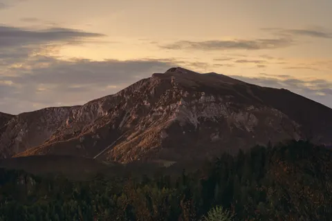 Golden Peak 4K Wallpaper · mountains · 3840×2560