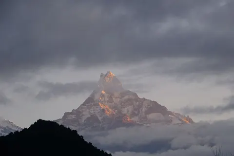 Golden Peak 4K Wallpaper · mountains · 3840×2560