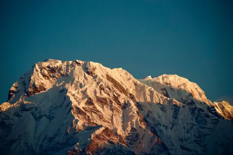 Golden Peak 4K Wallpaper · mountains · 3840×2553