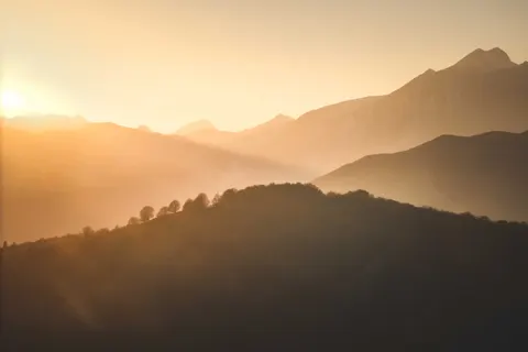 Golden Peak 4K Wallpaper · mountains · 3840×2560