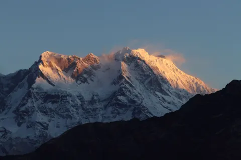 Golden Peak 4K Wallpaper · mountains · 3840×2560