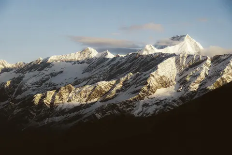 Golden Peak 4K Wallpaper · mountains · 3840×2560