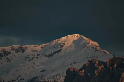 Golden Peak 4K Wallpaper · mountains · 3840×2560