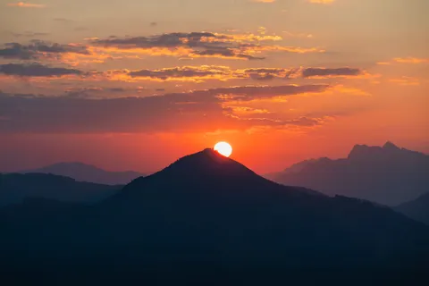 Golden Peak 4K Wallpaper · mountains · 3840×2561