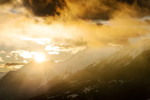 Golden Peak 4K Wallpaper · mountains · 3840×2560