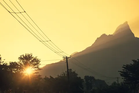 Golden Peak 4K Wallpaper · mountains · 3840×2560