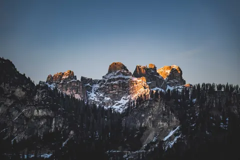 Golden Peak 4K Wallpaper · mountains · 3840×2560