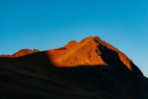 Golden Peak 4K Wallpaper · mountains · 3840×2560