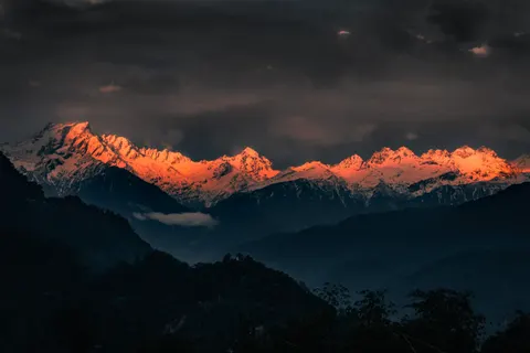 Golden Peak 4K Wallpaper · mountains · 3840×2560
