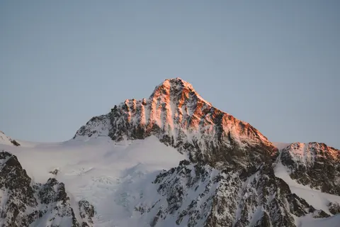 Golden Peak 4K Wallpaper · mountains · 3840×2560