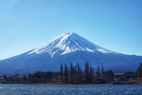 والپیپر کوه فوجی با کیفیت 4K · mountains · 3840×2563