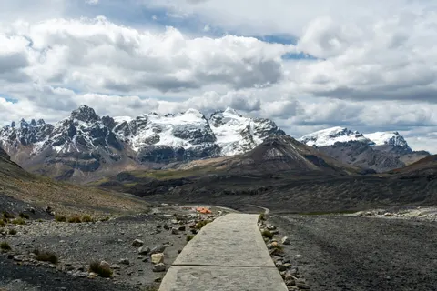 The Andes 4K Wallpaper · mountains · 3840×2560