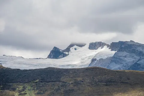 The Andes 4K Wallpaper · mountains · 3840×2560