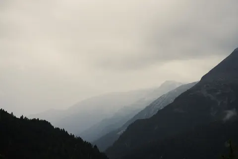 Foggy Valley 4K Wallpaper · mountains · 3840×2560