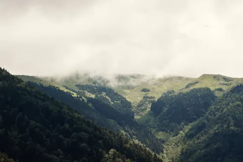 Foggy Valley 4K Wallpaper · mountains · 3840×2560