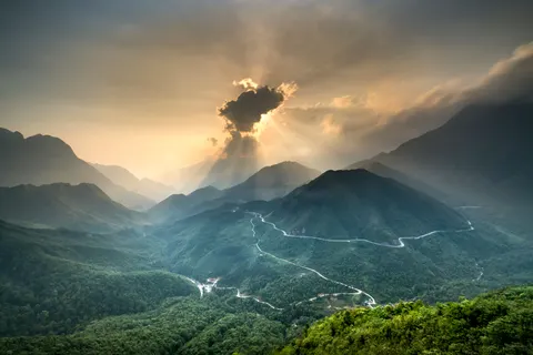 Foggy Valley 4K Wallpaper · mountains · 3840×2561