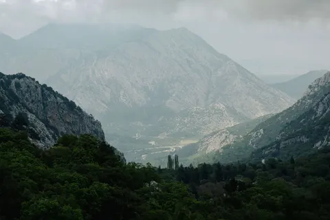 Foggy Valley 4K Wallpaper · mountains · 3840×2560