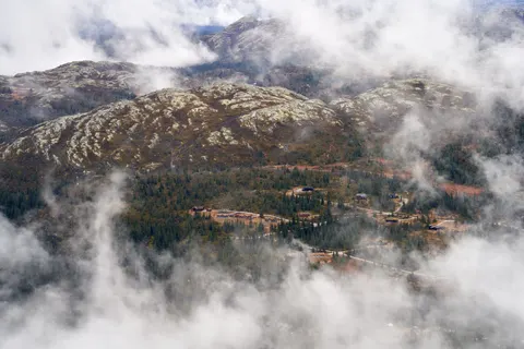 Foggy Valley 4K Wallpaper · mountains · 3840×2561