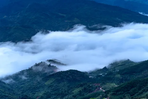 Foggy Valley 4K Wallpaper · mountains · 3840×2561