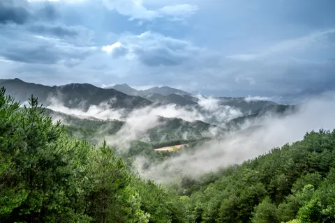 Foggy Valley 4K Wallpaper · mountains · 3840×2560
