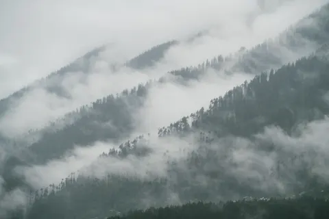 Foggy Valley 4K Wallpaper · mountains · 3840×2557