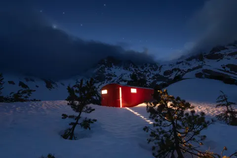 Mountain Cabin 4K Wallpaper · mountains · 3840×2560