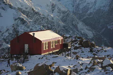 Mountain Cabin 4K Wallpaper · mountains · 3840×2560