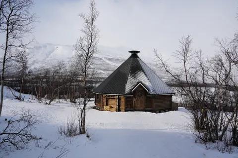 Mountain Cabin 4K Wallpaper · mountains · 3840×2560