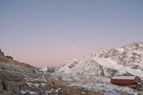 Mountain Cabin 4K Wallpaper · mountains · 3840×2560