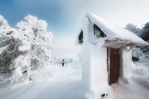 Mountain Cabin 4K Wallpaper · mountains · 3840×2560