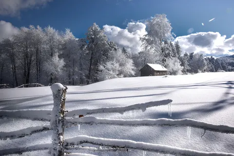Mountain Cabin 4K Wallpaper · mountains · 3840×2563