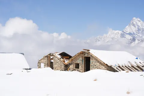 Mountain Cabin 4K Wallpaper · mountains · 3840×2560