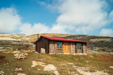 Mountain Cabin 4K Wallpaper · mountains · 3840×2560