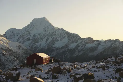 Mountain Cabin 4K Wallpaper · mountains · 3840×2560