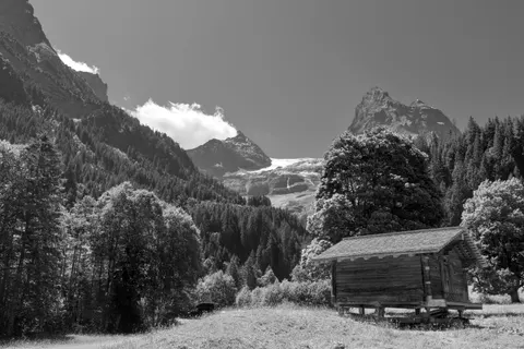 Mountain Cabin 4K Wallpaper · mountains · 3840×2558