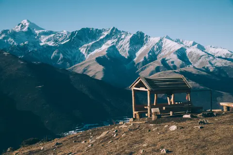 Mountain Cabin 4K Wallpaper · mountains · 3840×2563