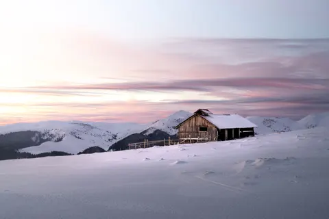 Mountain Cabin 4K Wallpaper · mountains · 3840×2560