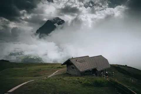 Mountain Cabin 4K Wallpaper · mountains · 3840×2560