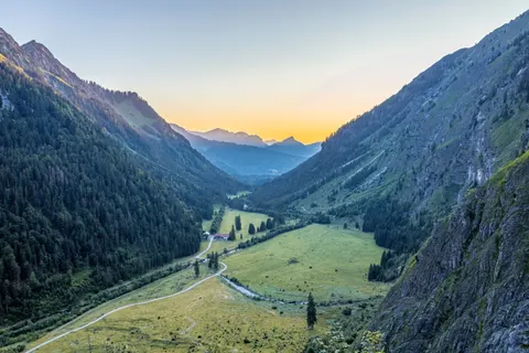 Mountain Panorama 4K Wallpaper · mountains · 3840×2560