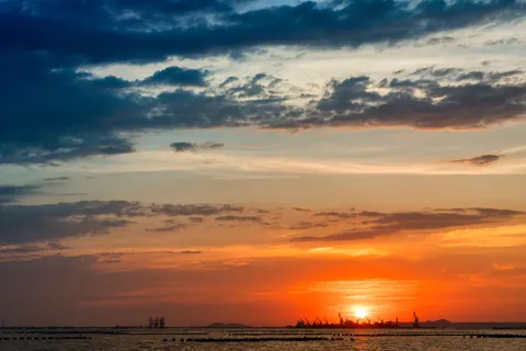 Fondo de pantalla Atardecer en el Océano 4K · ocean · 3840×2560