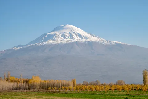 Snowy Volcano 4K Wallpaper · mountains · 3840×2560