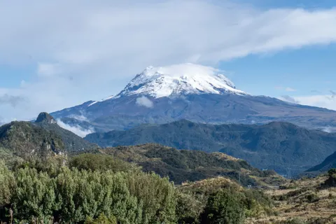 Snowy Volcano 4K Wallpaper · mountains · 3840×2560